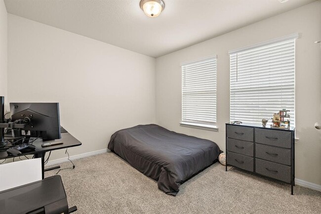 Building Photo - 129 Greenway Ln