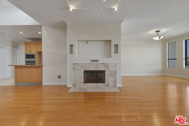 Building Photo - 4443 Ventura Canyon Ave