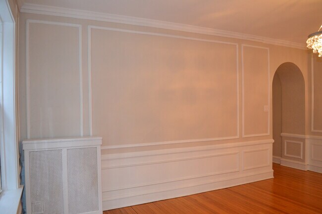 Building Photo - 1055 W North Shore Ave