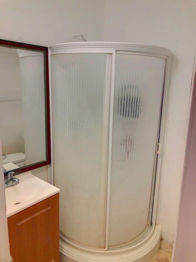 Building Photo - Great Studio home