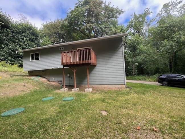 Building Photo - Charming 2-Bedroom Home with Garage Near P...