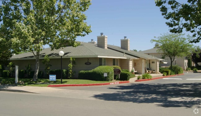 Building Photo - Oak Grove Apartments