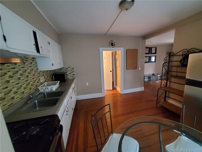 Building Photo - 39 Division St