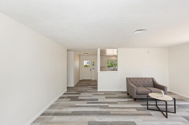 Building Photo - 15073 Mojave St