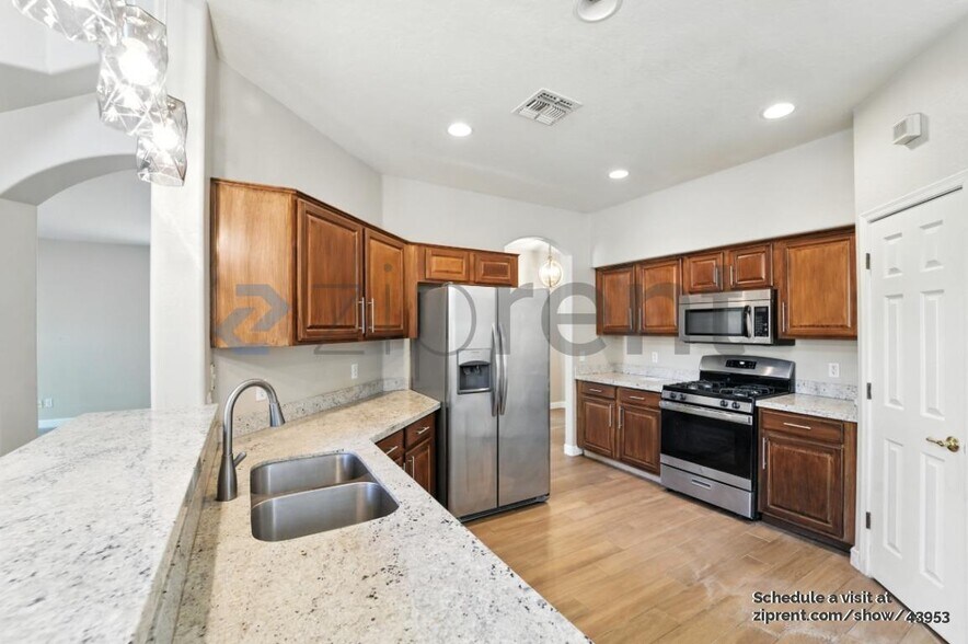 Building Photo - 6841 S 26th Pl