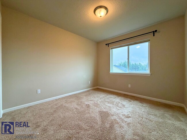 Building Photo - 15584 SW Thrush Ln