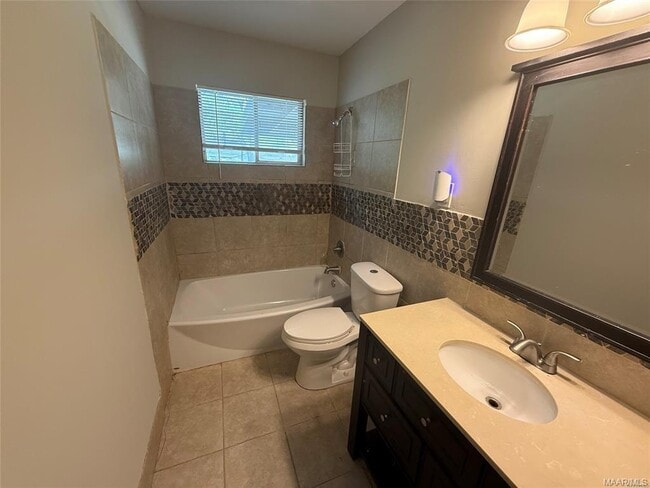 Building Photo - 3211 Hackberry Ln