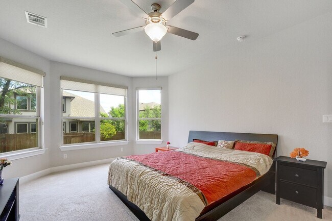 Building Photo - 5813 Viejo Dr