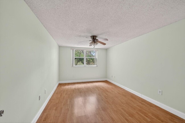 Building Photo - 8373 Lake Dr