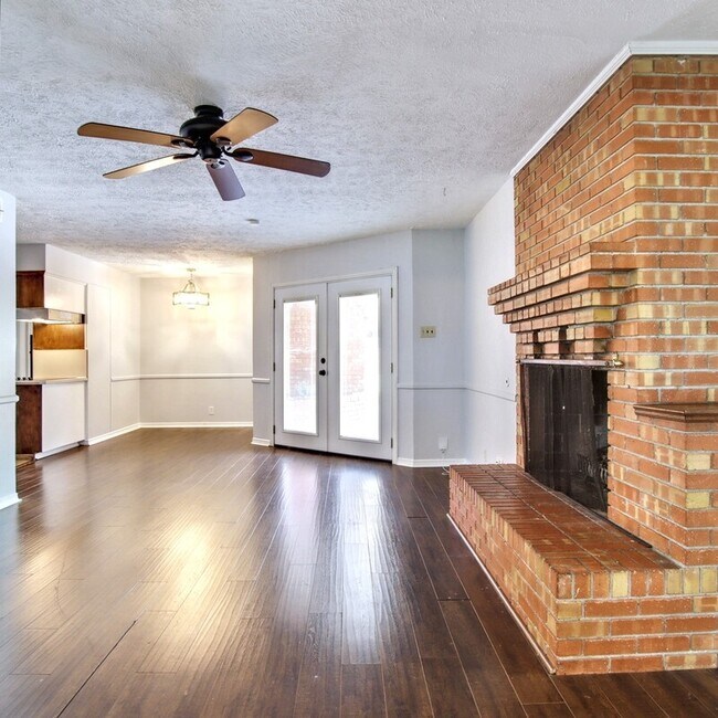 Building Photo - 708 James Dr