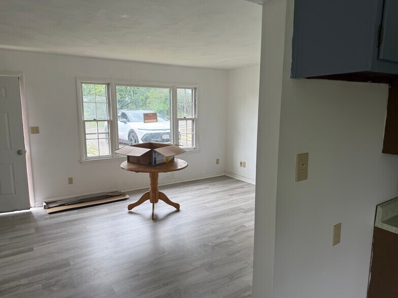 Living Room - 430 N 20th St
