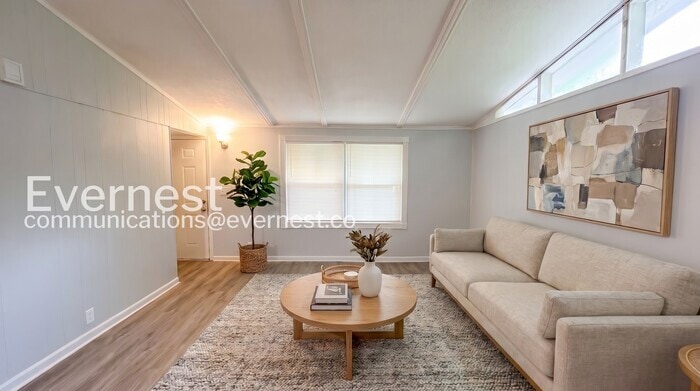 Building Photo - 508 Landers St