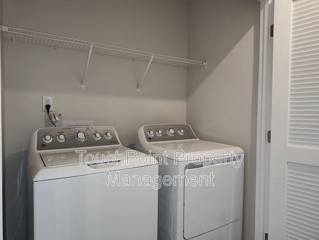 Building Photo - 8031 Sinnet Pl