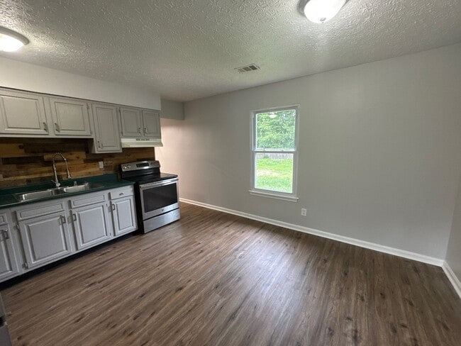 Building Photo - 9705 Turnpike View Dr