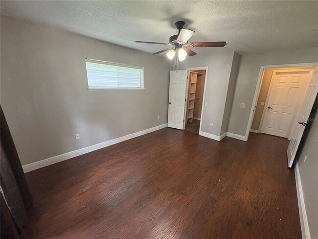 Building Photo - 411 S Cobble Ct