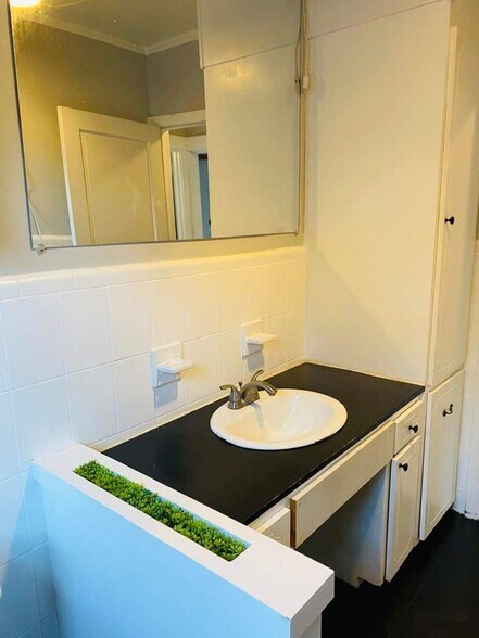 Building Photo - 620 High St