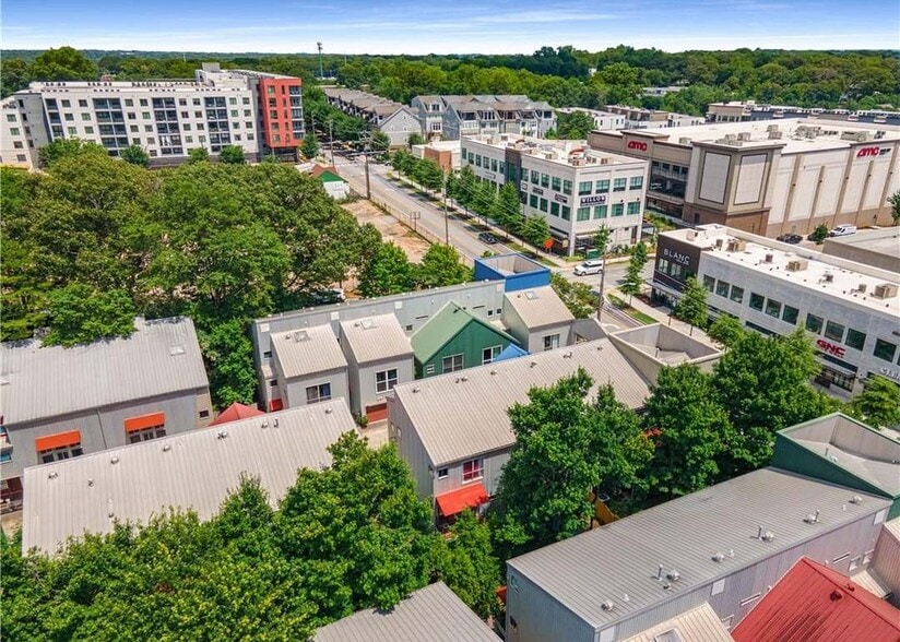 Building Photo - 920 Memorial Dr SE