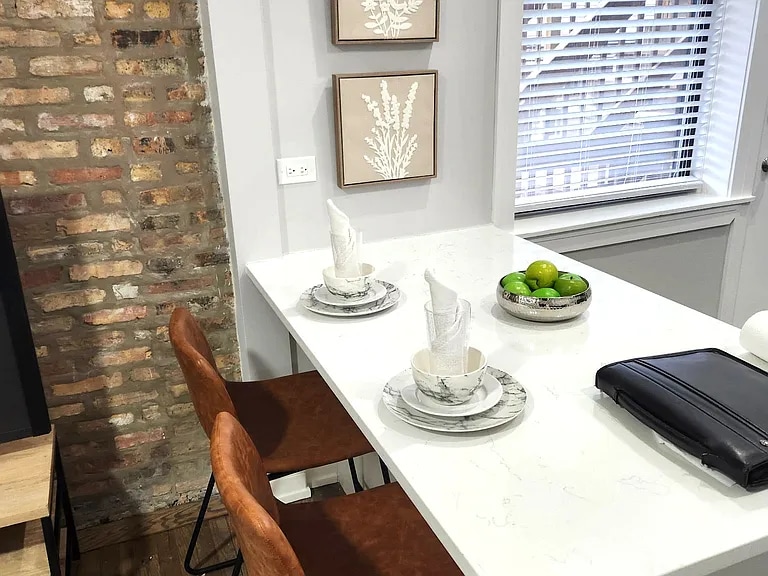 Building Photo - 3844 N Wilton Ave