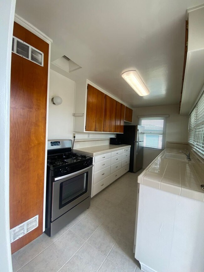 Building Photo - m529 - Mann