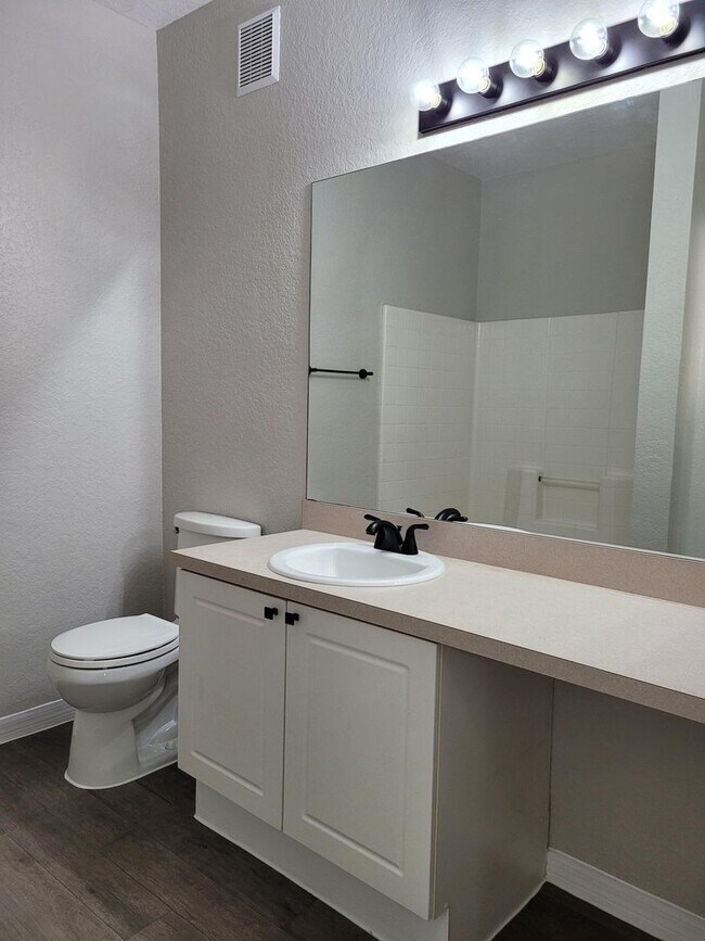 Building Photo - 828 Grand Regency Pointe #100 (1)