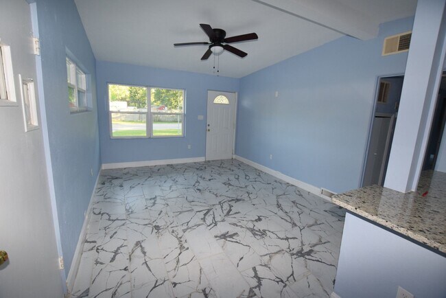 Building Photo - 2637 Healy Dr