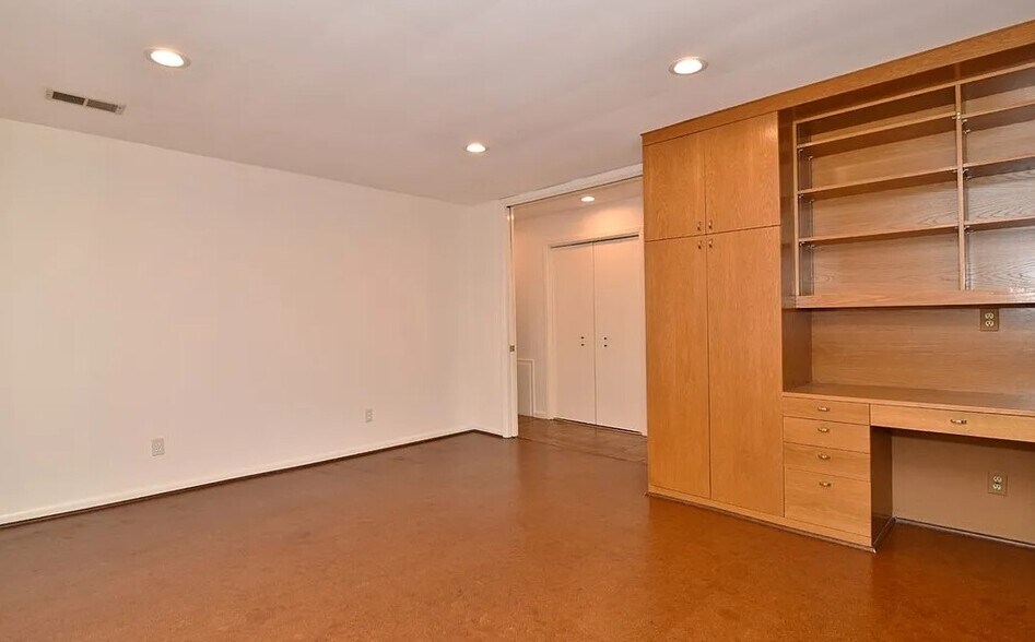 3rd Bedroom/Office/Den - 19425 Van Aken Blvd