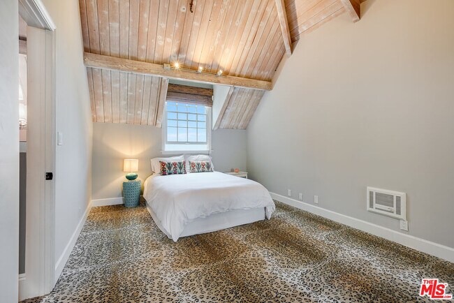 Building Photo - 2962 Valmere Dr