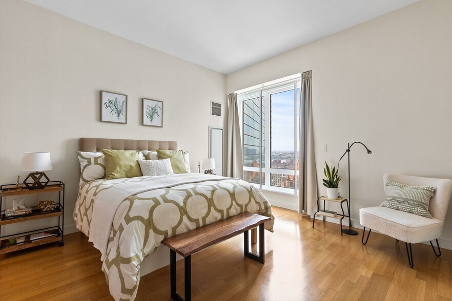 Building Photo - 400 Stuart St