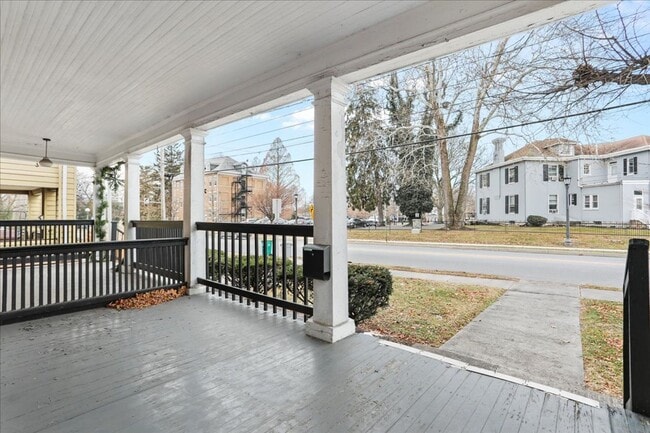 Building Photo - 1052 Edgar Ave