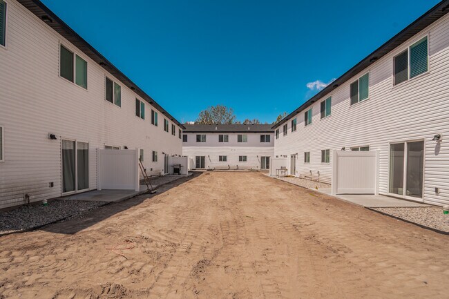 Building Photo - 380 S 3rd W