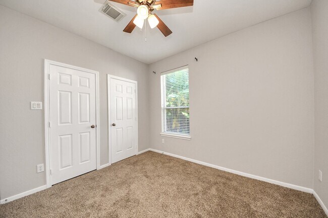Building Photo - 4422 Roundtree Ln