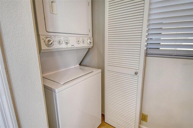 Building Photo - 1065 Gulf of Mexico Dr