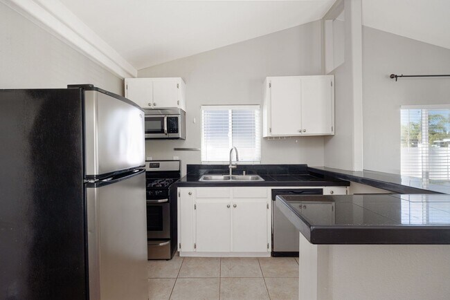 Building Photo - Beautifully Upgraded 2 Bedroom Starter Home!