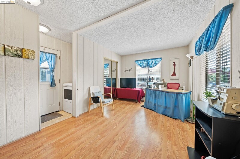 Building Photo - 463 Balfour Rd
