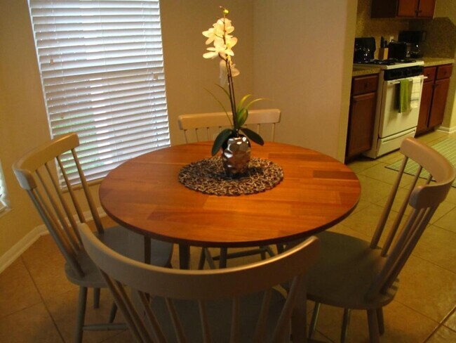 Building Photo - 3006 Thicket Path Way