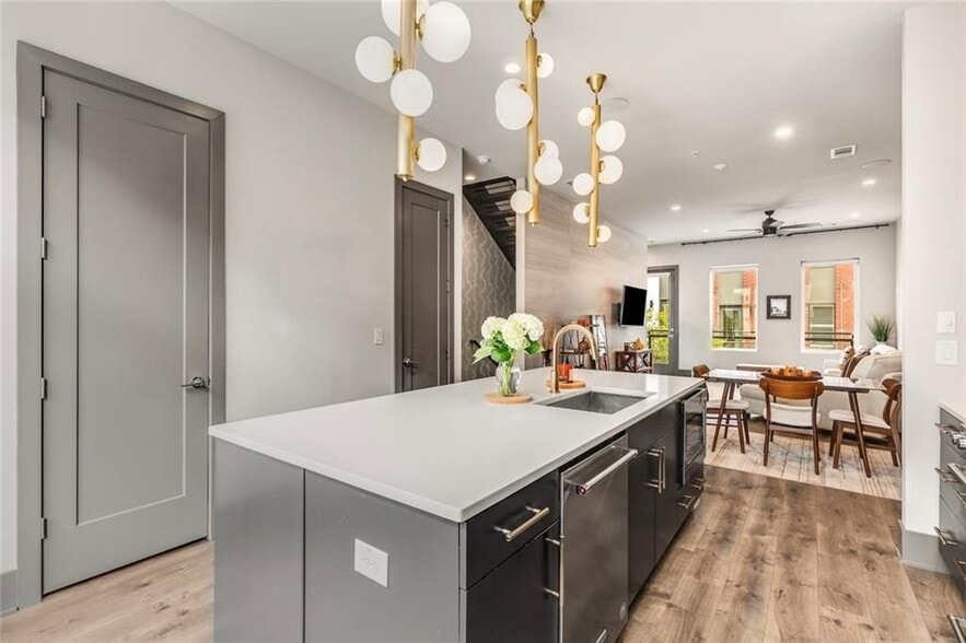 Building Photo - 1300 Chelsea Cir NW