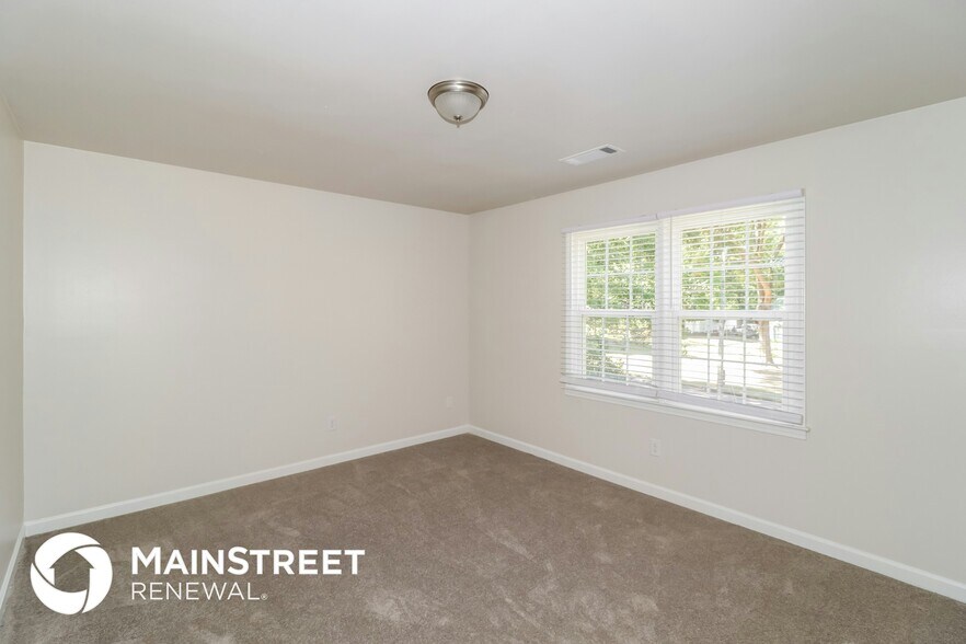 Building Photo - 109 W Pecan Valley St