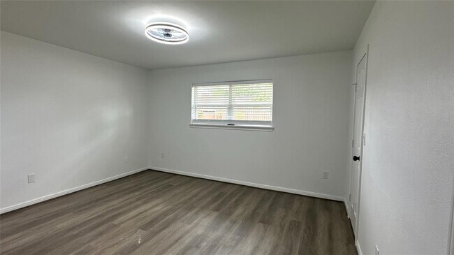 Building Photo - 136 Cherry Tree Ln