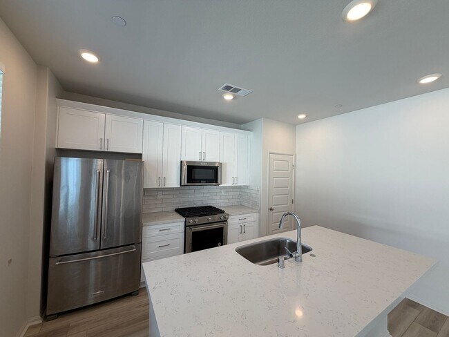 Building Photo - Beautiful 3 Bedroom Condo in West Covina