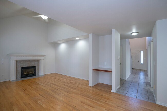 Building Photo - Very Nice 3 Bedroom Home - Cul de sac!