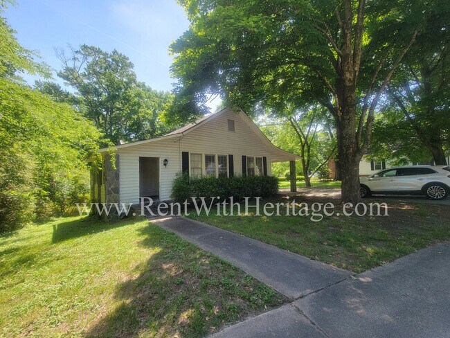 Building Photo - ENJOY THE PRESTIGE OF THIS CHARMING HOME I...