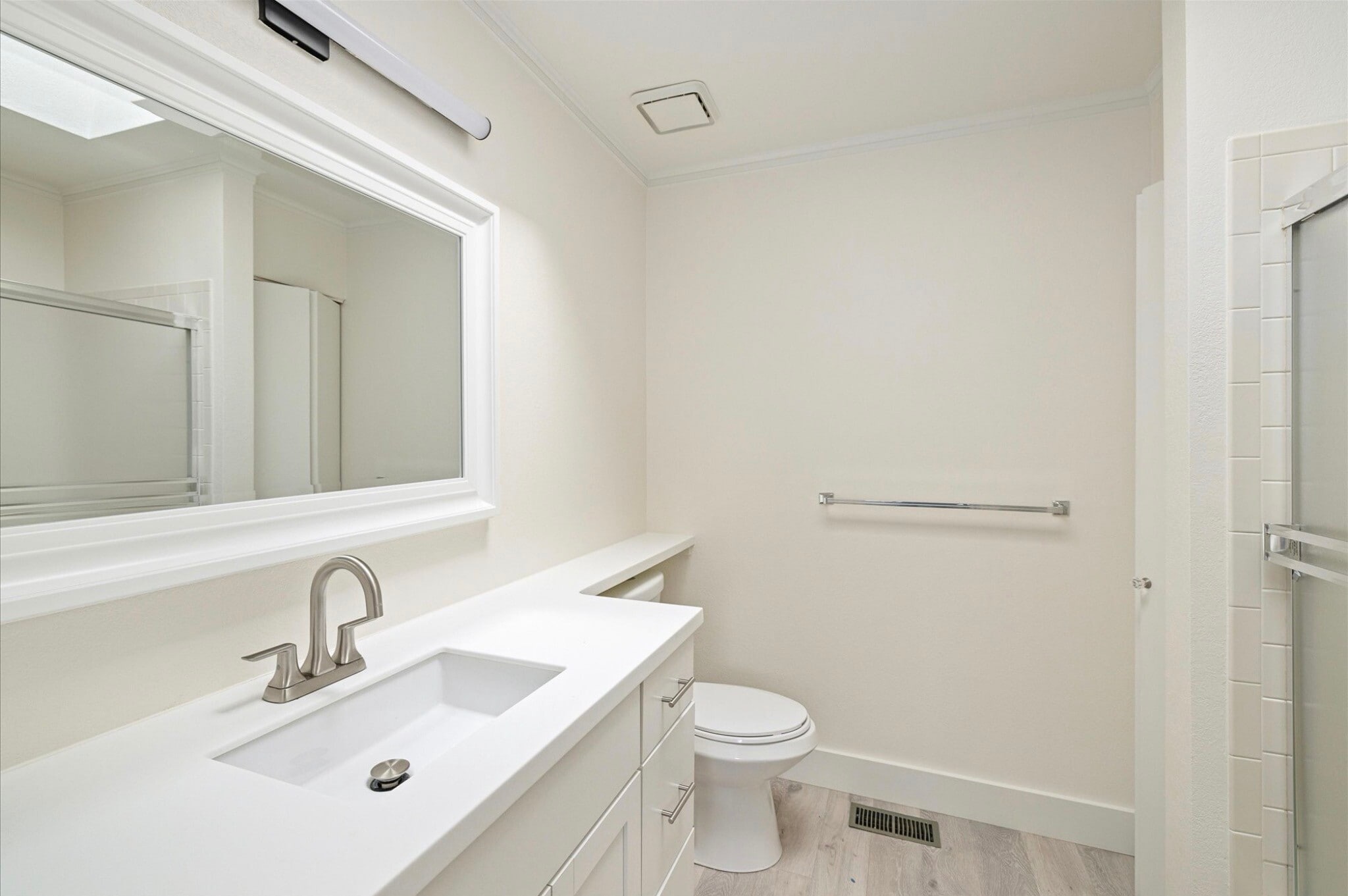 Attached full bath to bedroom - 4647 Burgundy Ln