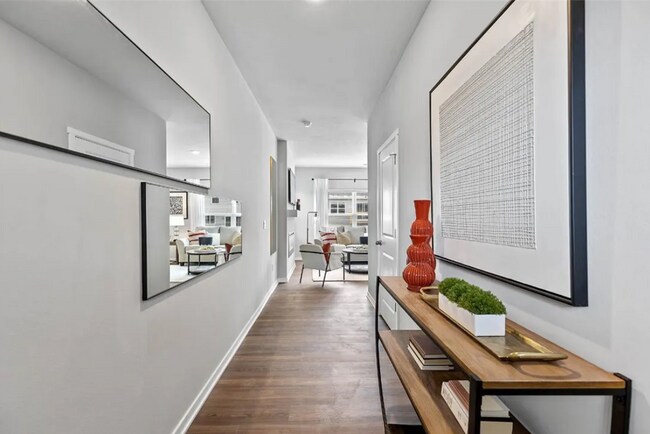 Building Photo - 1043 Maywood Ln