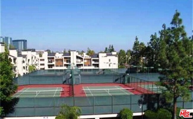 Building Photo - 21400 Burbank Blvd
