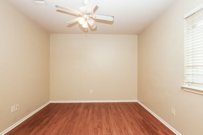 Building Photo - Beautiful one story home