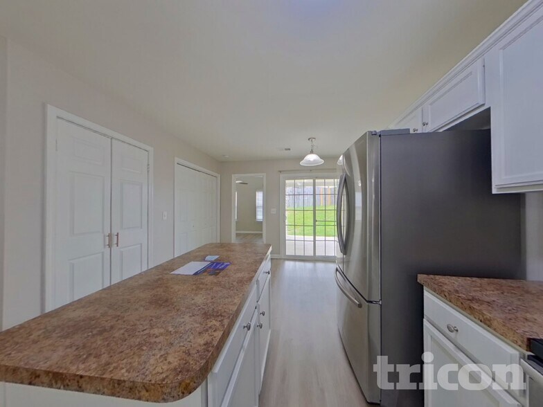 Building Photo - 158 Bonhomme Cir