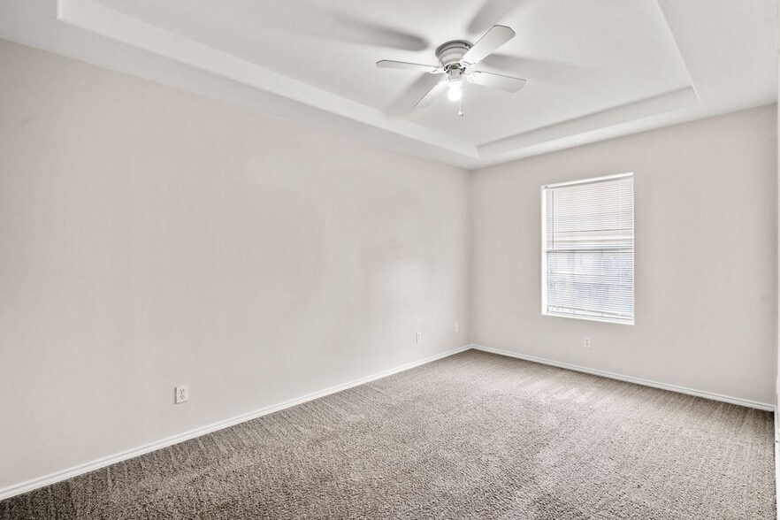 Building Photo - 4416 Thunderbird Ave W
