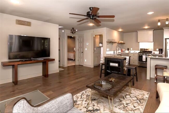 Building Photo - 301 NW F St