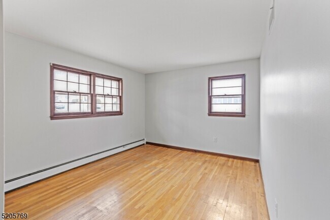 Building Photo - 24 Coolidge Pl