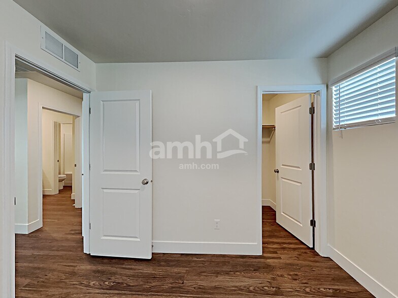 Building Photo - 9433 W Hiden Stream St